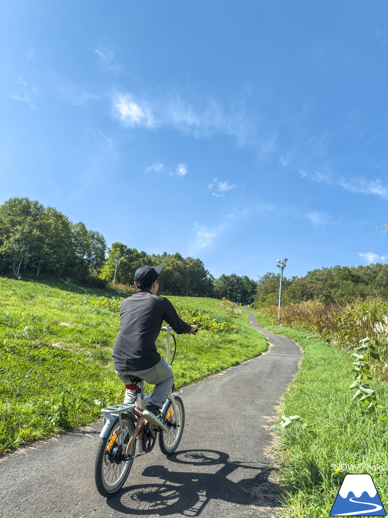 冬は羊蹄山を望む絶景のローカルゲレンデ…。俱知安町営旭ケ丘スキー場を電動アシスト自転車『ADO Air Carbon』で登ってみました(^^)/